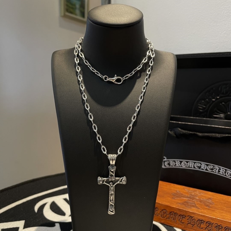 Ch*0me He**ts necklaces